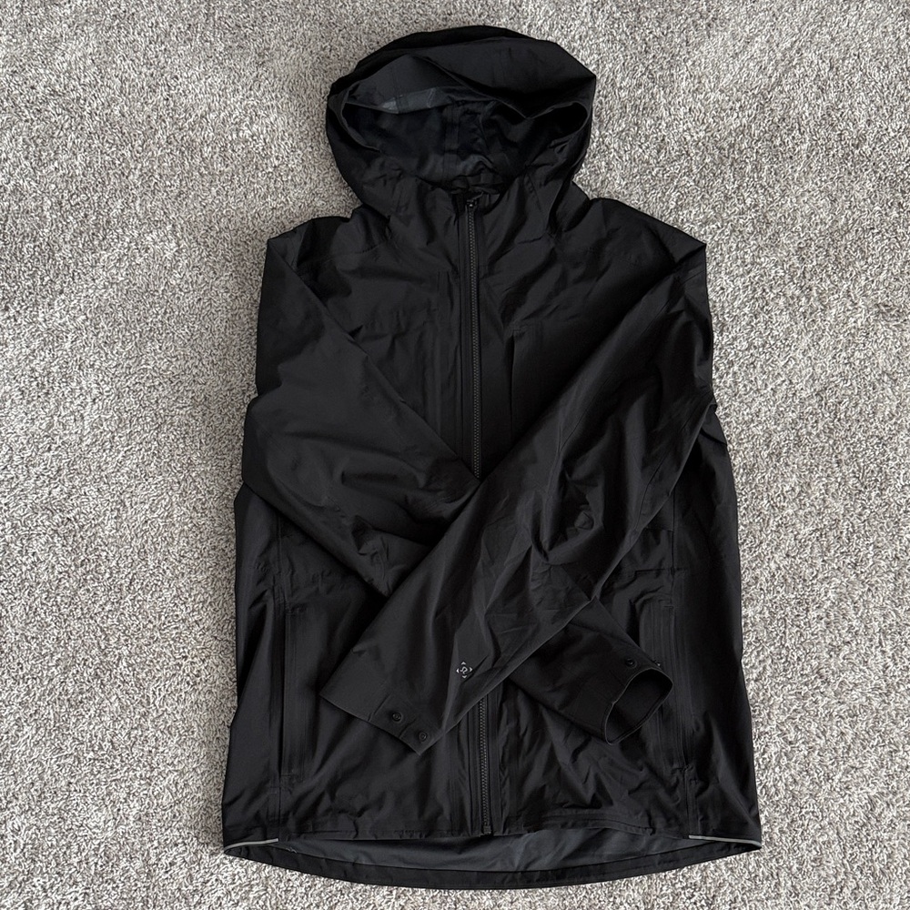 Lululemon Men’s Hooded Rain Jacket in Black